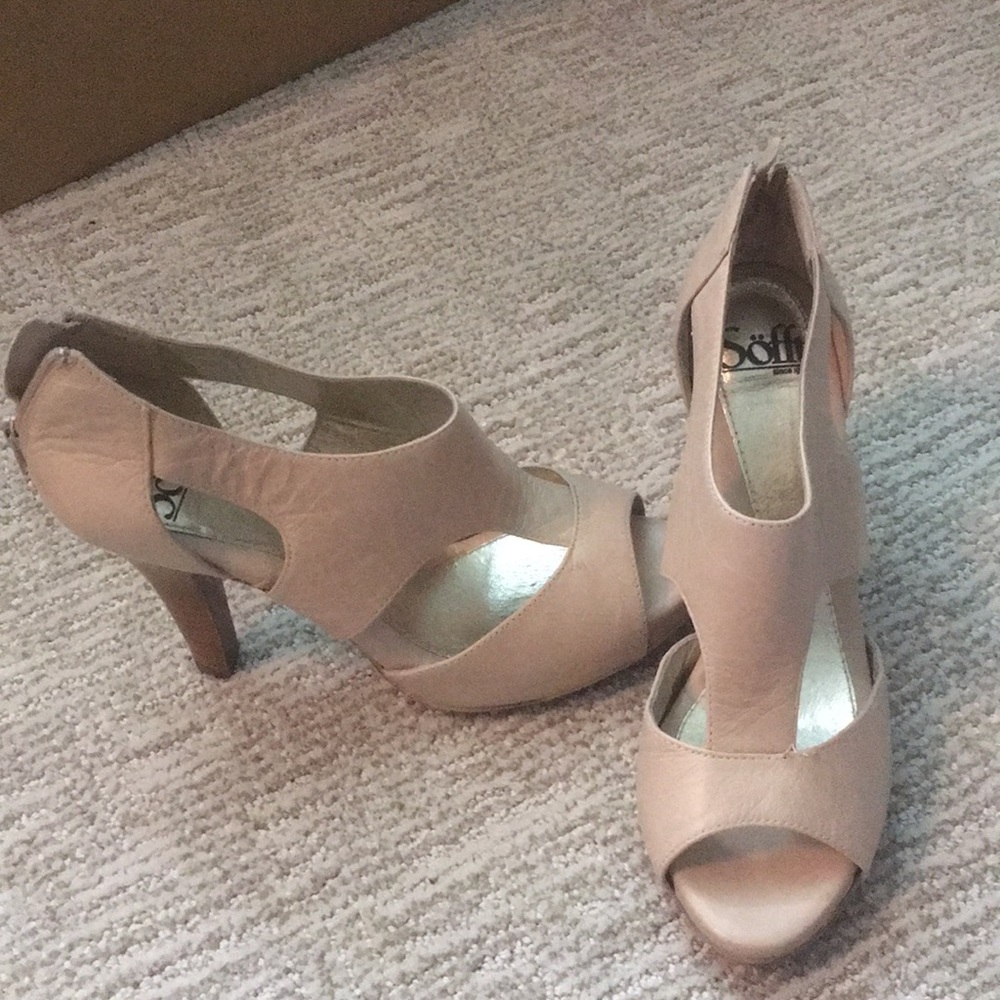 Sofft tan heels